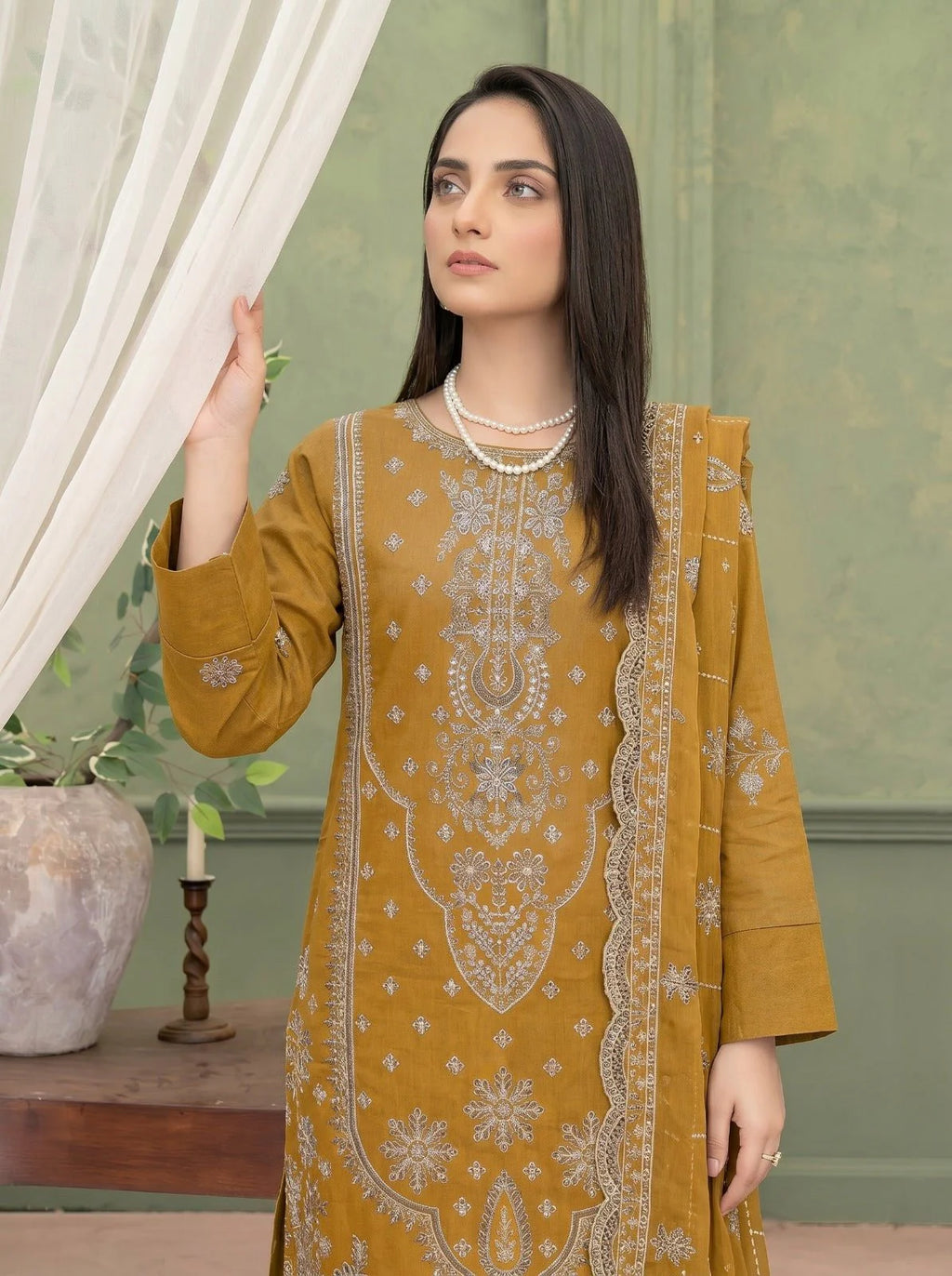 Embroidered Luxury Lawn Suit CT-937