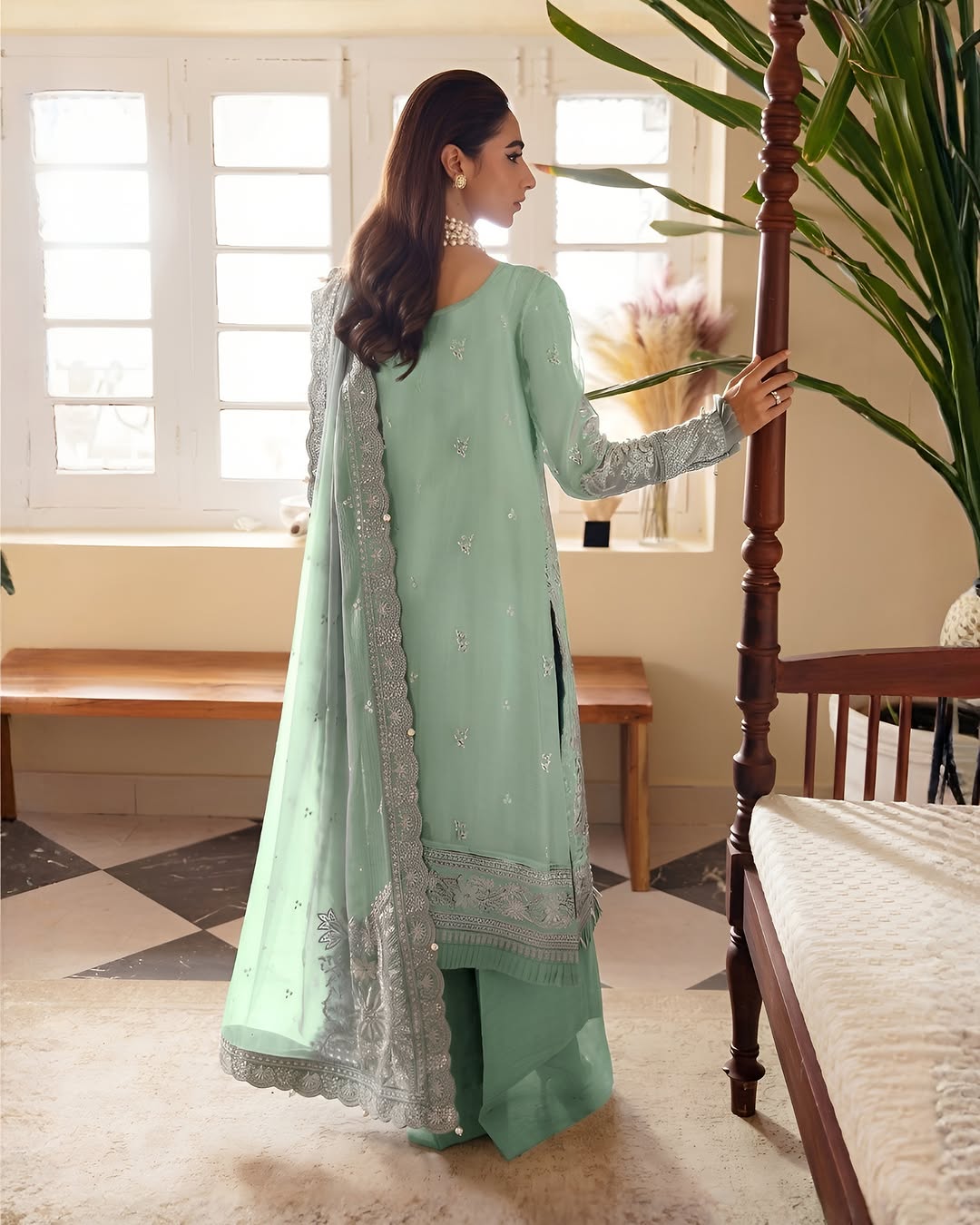 Embroidered Luxury Lawn Suit CT-922