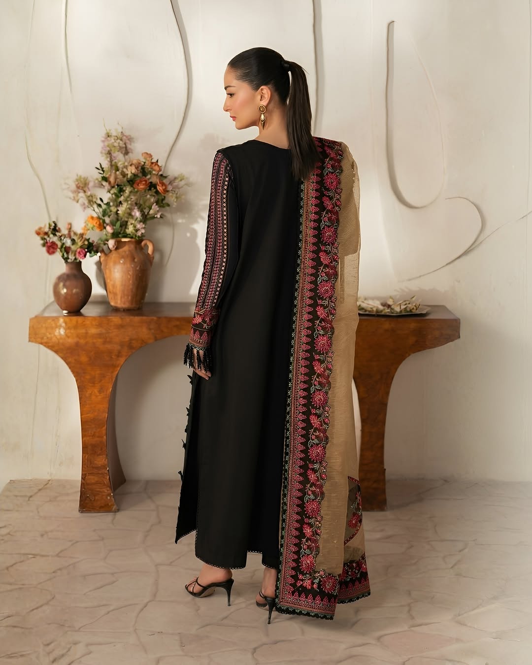 Embroidered Luxury Lawn Suit CT-928