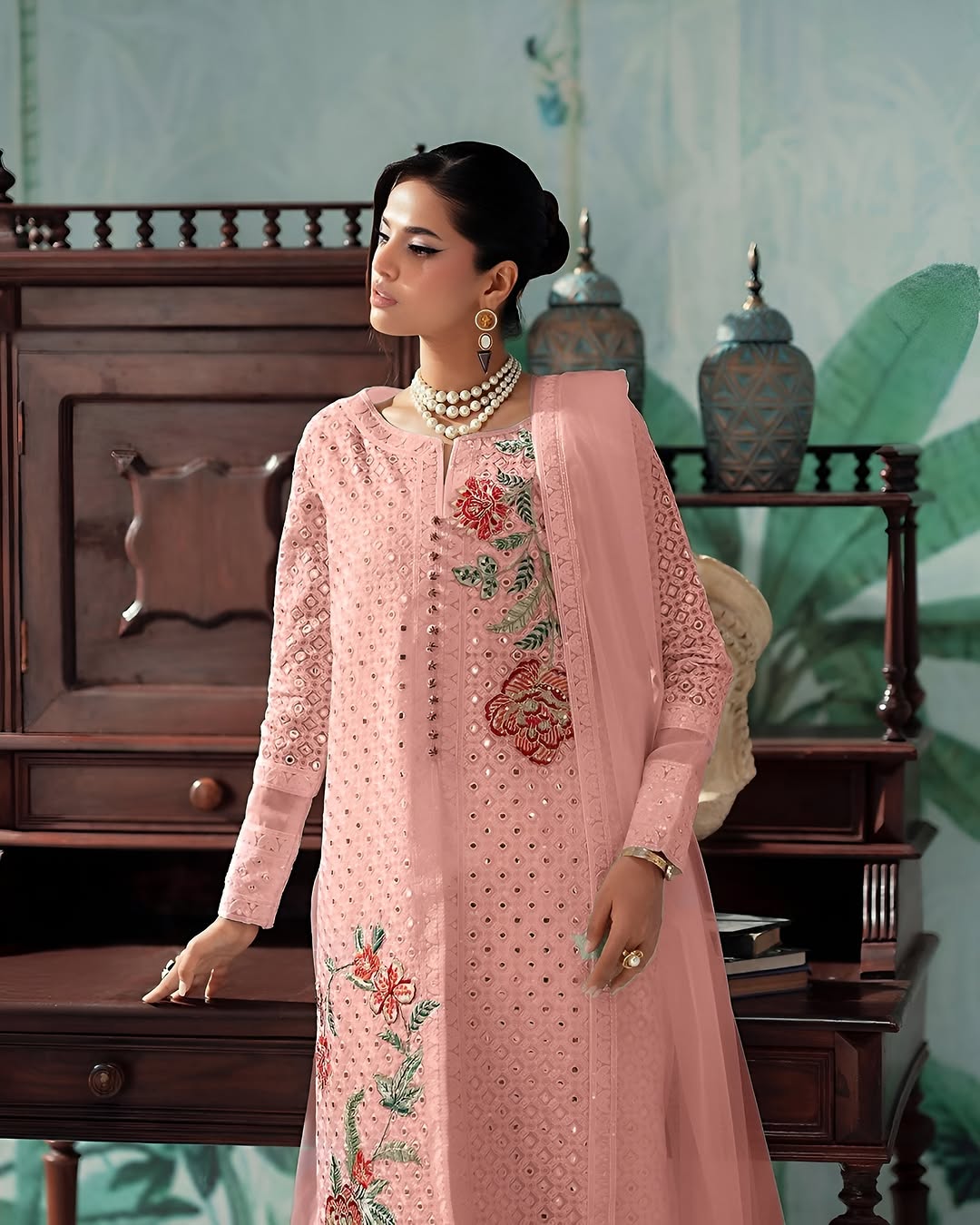 Embroidered Luxury Lawn Suit CT-916